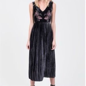 JOA Just One Answer Small Charcoal Embroidered Velvet-Like Sleeveless Dress NWT